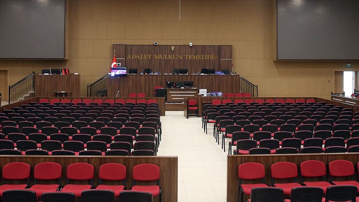 �stinaf, '17 Aral�k kumpas' davas�nda san�klara veriler cezalar� uygun buldu