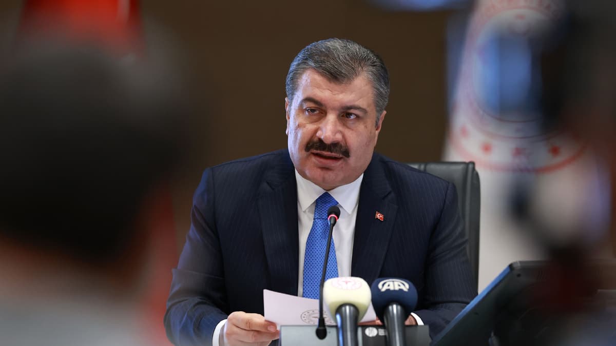 Bakan Koca uyard�: 'Vir�s�n etkisi azald�' yan�lg�s� ile tedbirleri terk etmeyin