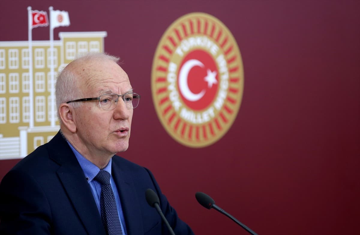 CHP'li Kabo�lu'ndan skandal ��k��: Sultanahmet Camii m�ze olmal�