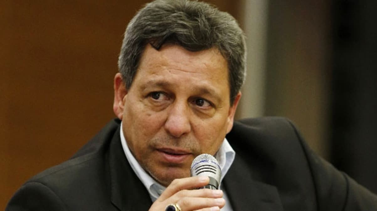 Yeni hocay� a��klad�