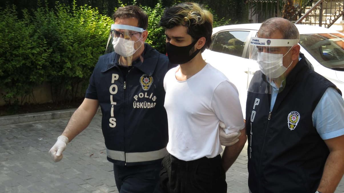 Karacaahmet Mezarl���'nda klip �ekenler adli kontrol �art�yla serbest
