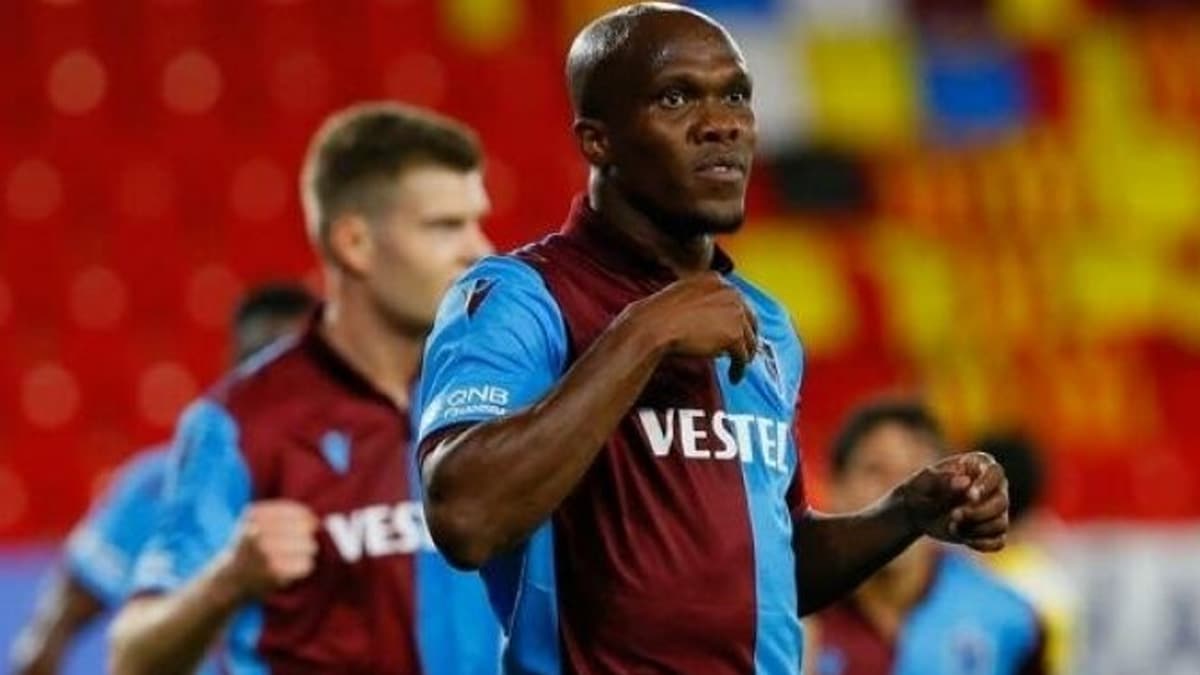 Nwakaeme, oyundan ��karken tepki g�sterdi