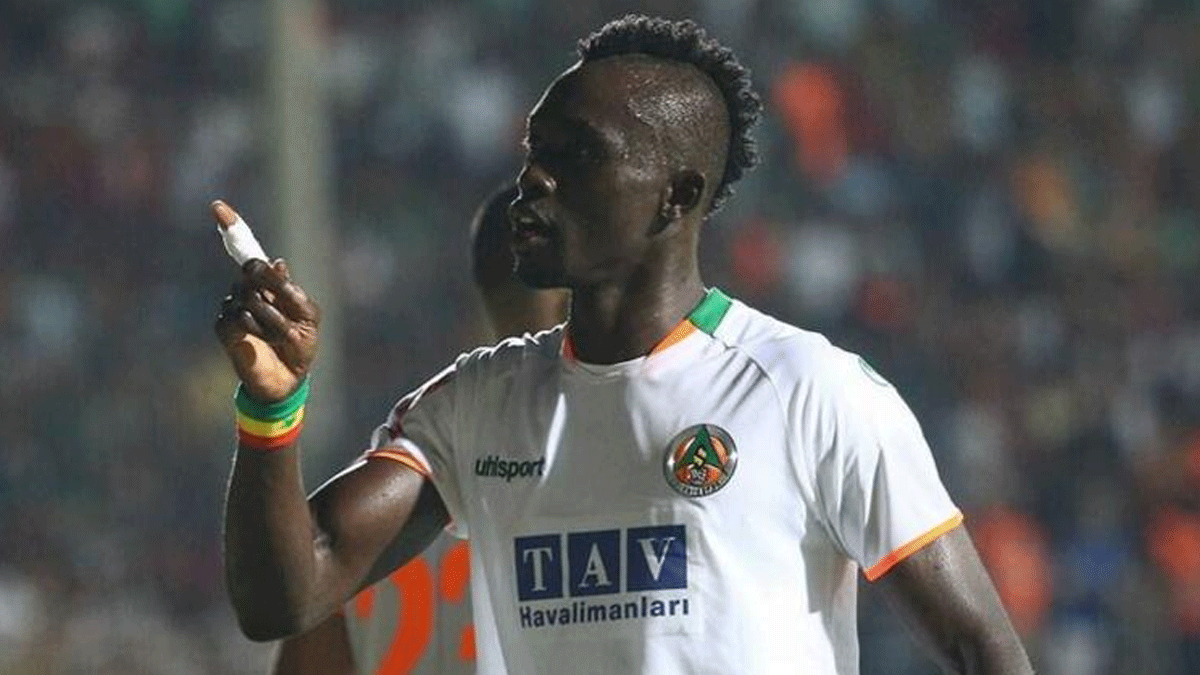 Papis Cisse: 'T�rkiye'de g�nde 5 defa ezan� duymam beni mutlu ediyor'