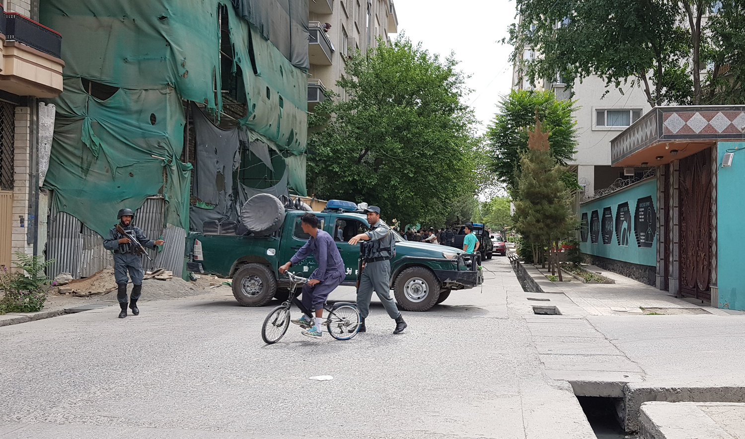 Kabil'de bir camiye cuma namaz� s�ras�nda bombal� sald�r�!