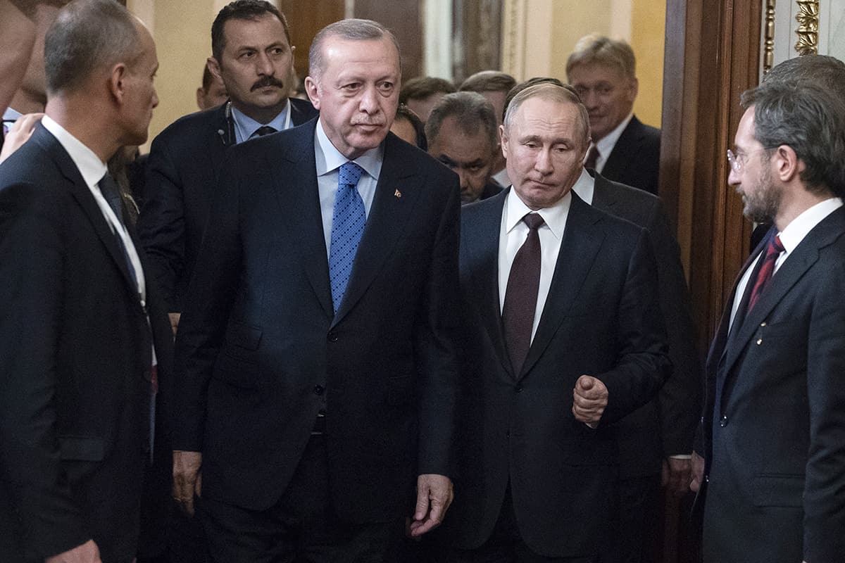 aresizlik itiraf: Trkiye ve Rusya'nn gsterisini izliyoruz