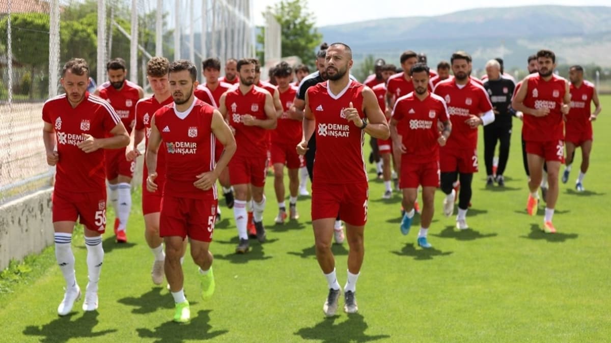 Sivasspor'da Denizli mesaisi