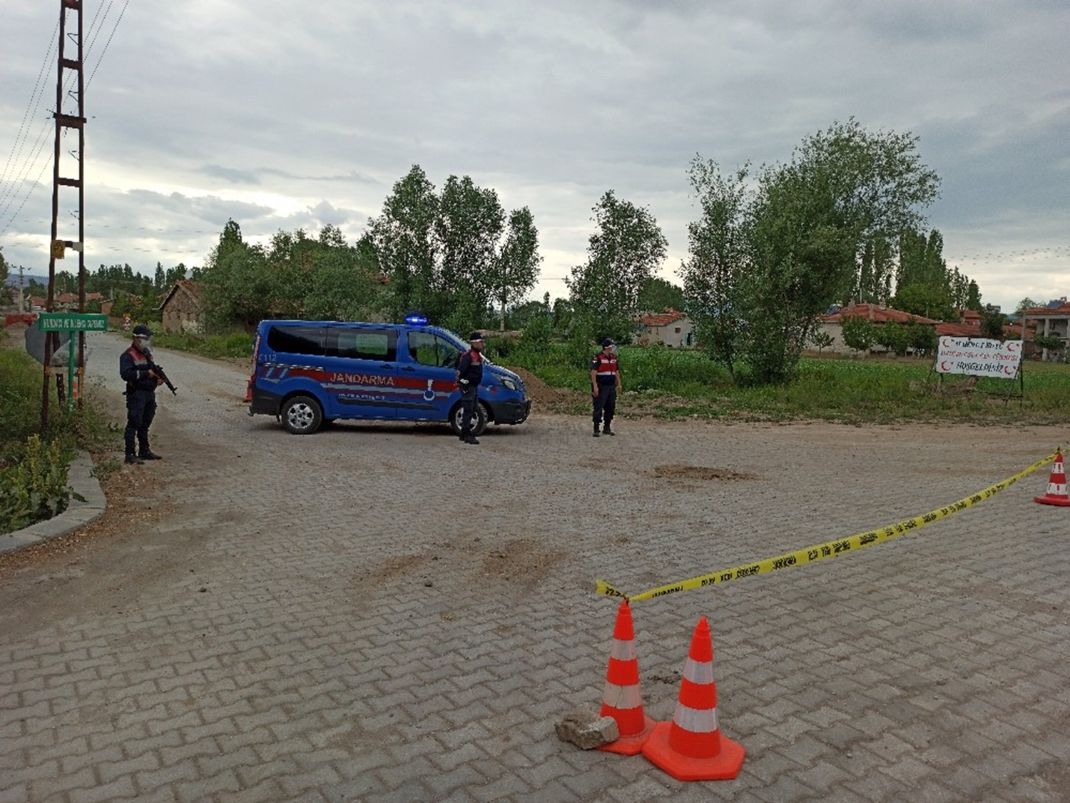 �uhut'ta 3 bin n�fuslu k�y giri� ��k��lara kapat�ld�