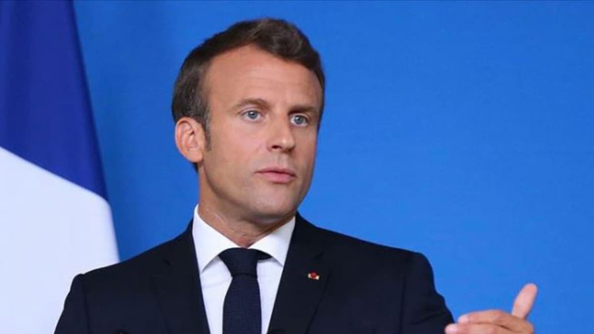 Macron: Fransa Cumhuriyeti tarihinden hibir ismi silmeyecektir