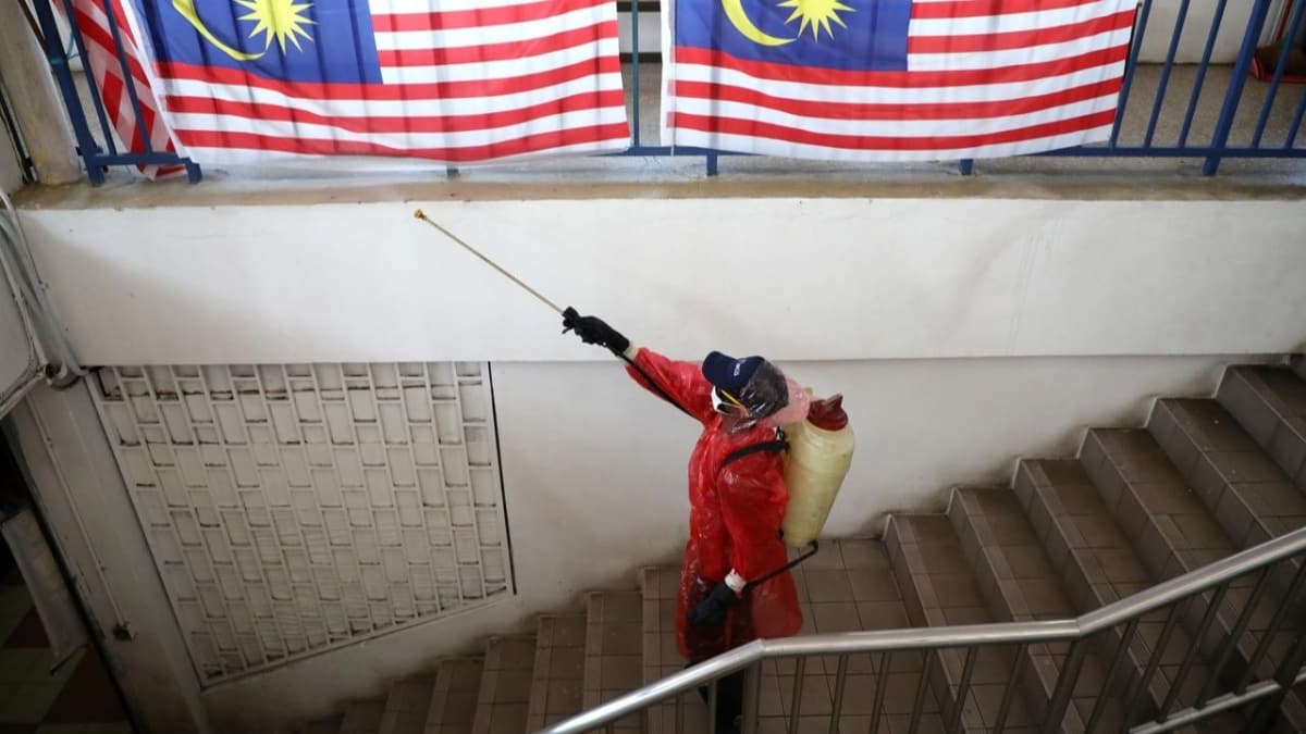 Malezya'daki aktif Kovid-19 vakalar 1000'in altna indi 