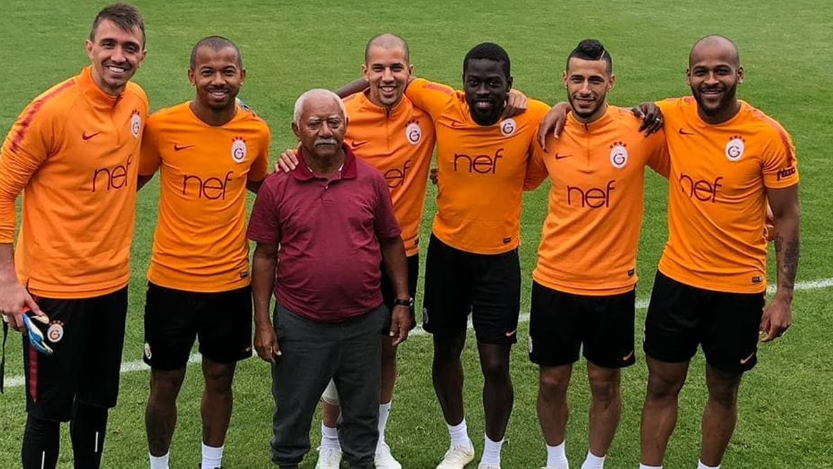 Galatasaray'l� y�ld�zdan ayr�l�k sinyali! 'Her tak�ma kap�m a��k'