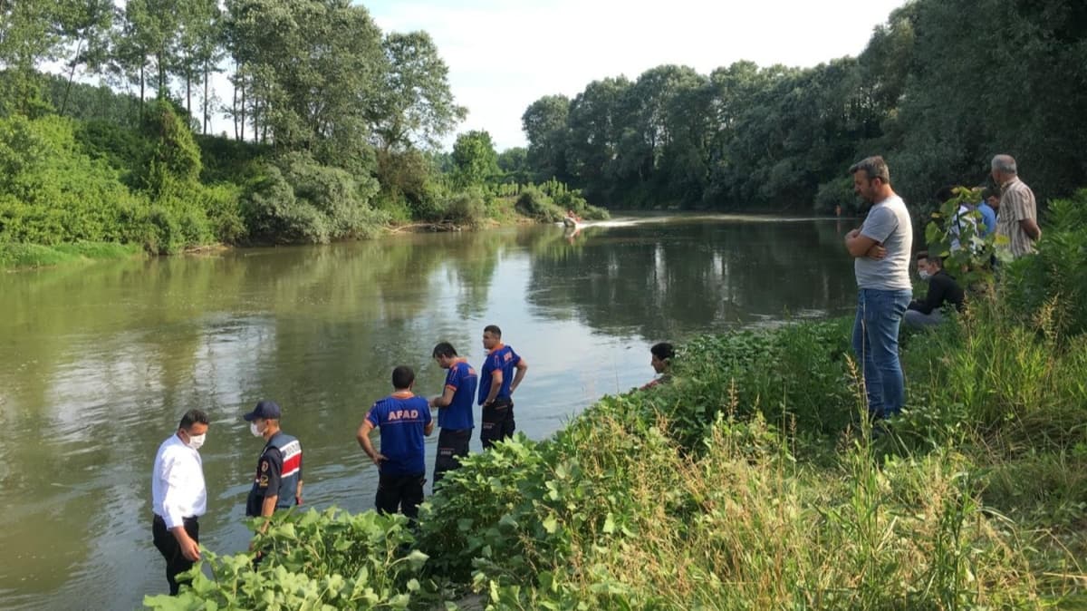 Sakarya Nehri'nde kaybolan 13 yandaki ocuu arama almalar sryor 