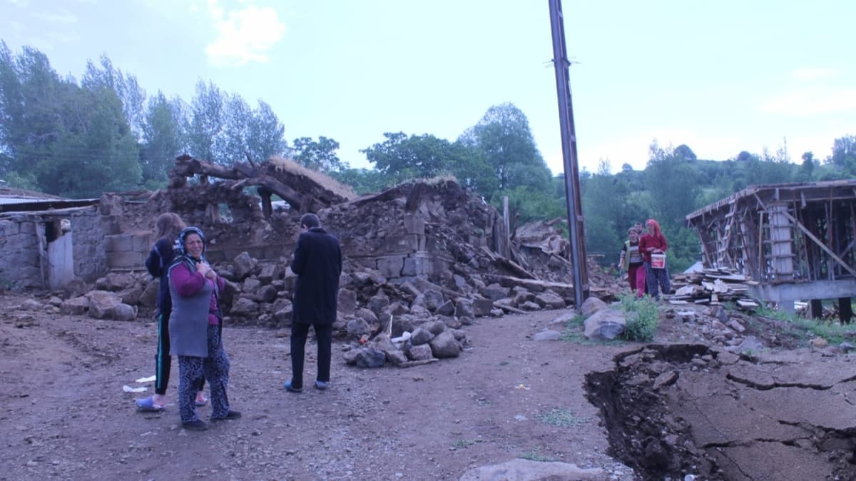 AFAD: Bingl'deki depremin ardndan hastanelere bavuran 21 kiiden 6's taburcu edildi 