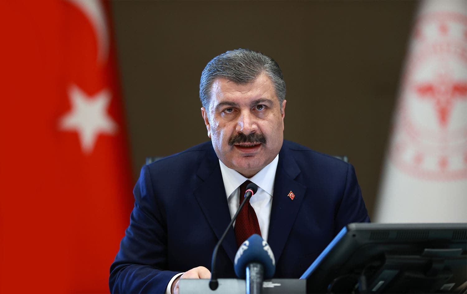 Bakan Koca g�ncel verileri a��klad�: Rehavet mi, m�cadele mi?