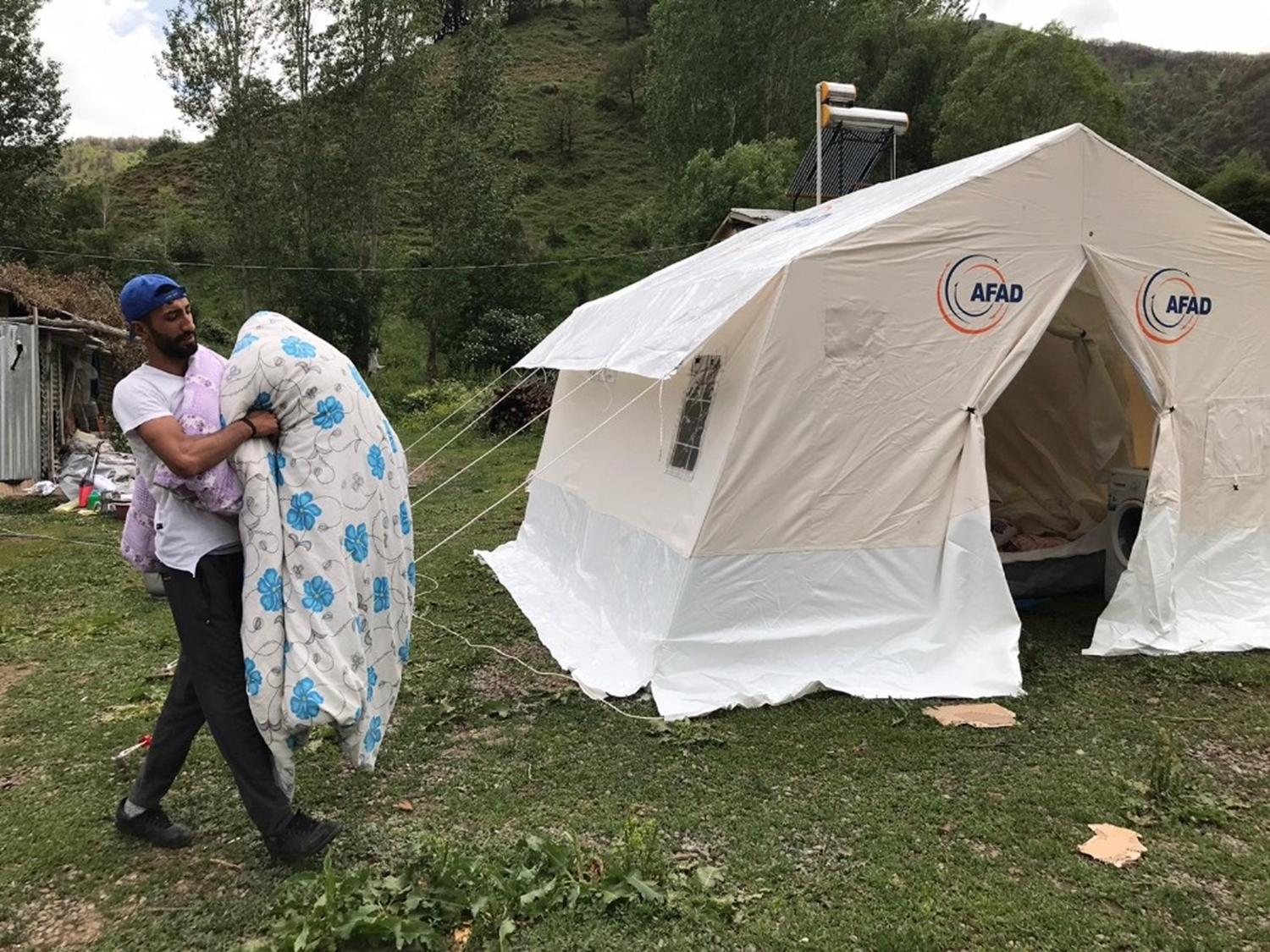 AFAD Bing�ll� depremzedeler i�in �ad�rlar kurdu