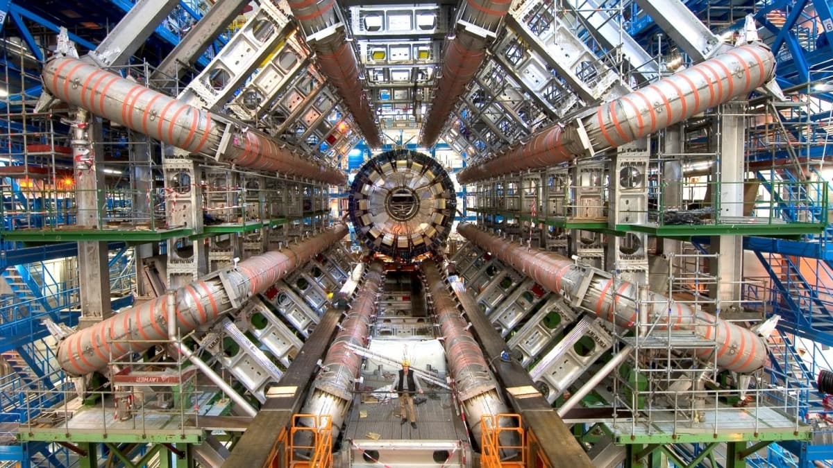CERN'deki Byk Hadron arptrcs atom alt parac ortaya kard