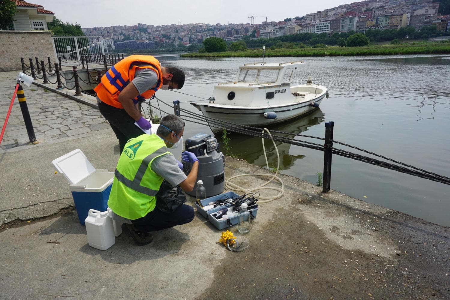 Hali�'ten numune al�n�yor