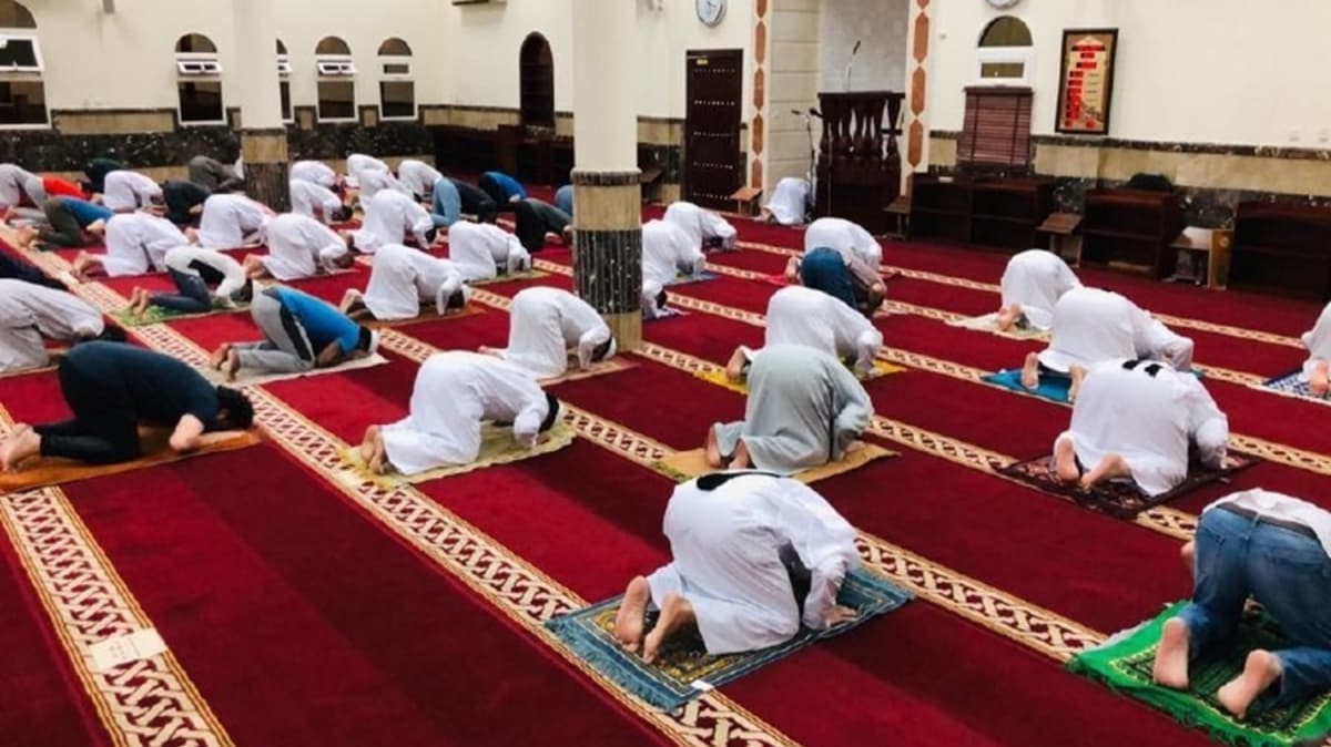 Katar'da camiler yeniden ibadete ald