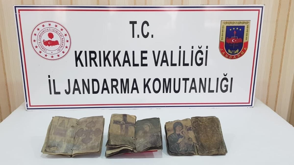 Krkkale'de, Hristiyanln ilk dnemlerine ait dua kitaplar ele geirildi 