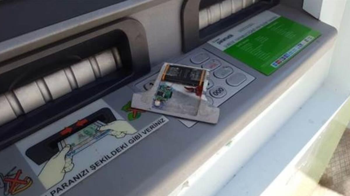 Kuadas'nda bankann ATM'sine kart kopyalama dzenei koyan 3 pheli yakaland