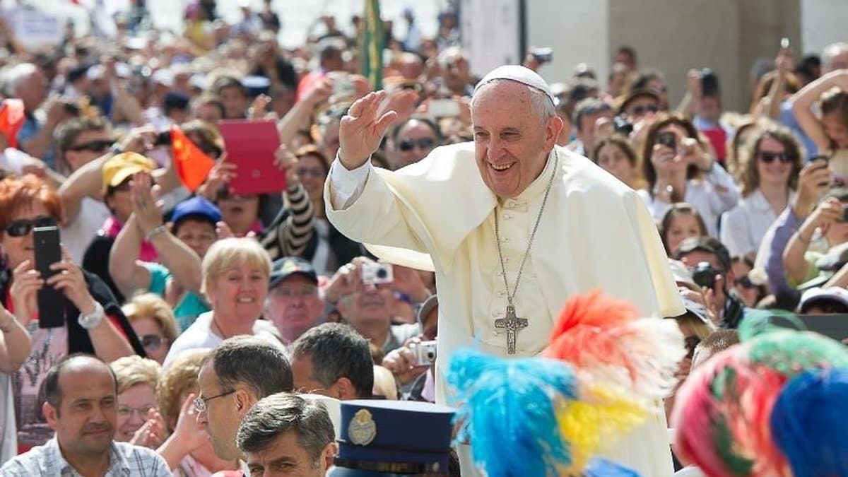 Papa Francis'ten genlere koronavirs eletirisi