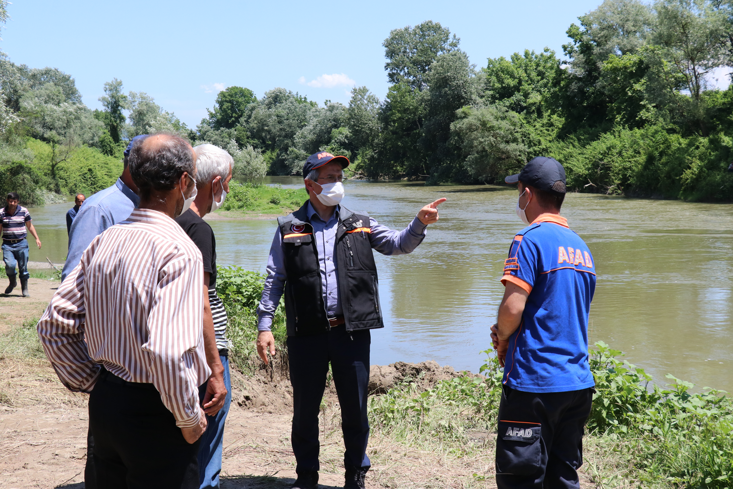 Arkada�lar�yla girdi�i nehirde ak�nt�ya kap�lm��t�... 13 ya��ndaki �ocu�un cesedine ula��ld�