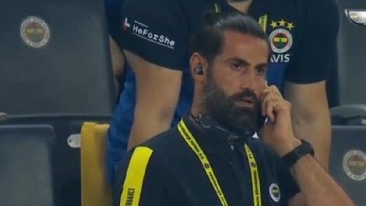 Volkan Demirel ile Deniz T�r�� aras�nda gerginlik! Soyunma odas�na gitti