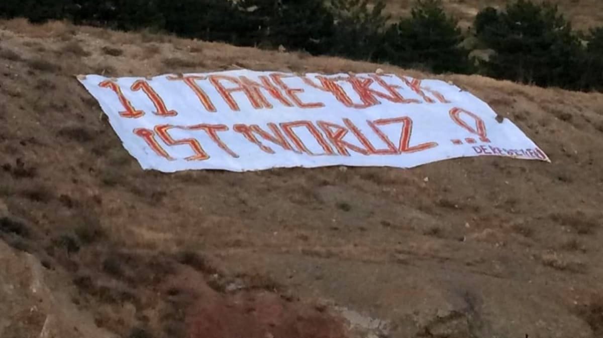 Yeni Malatyasporlu futbolculara pankartl tepki