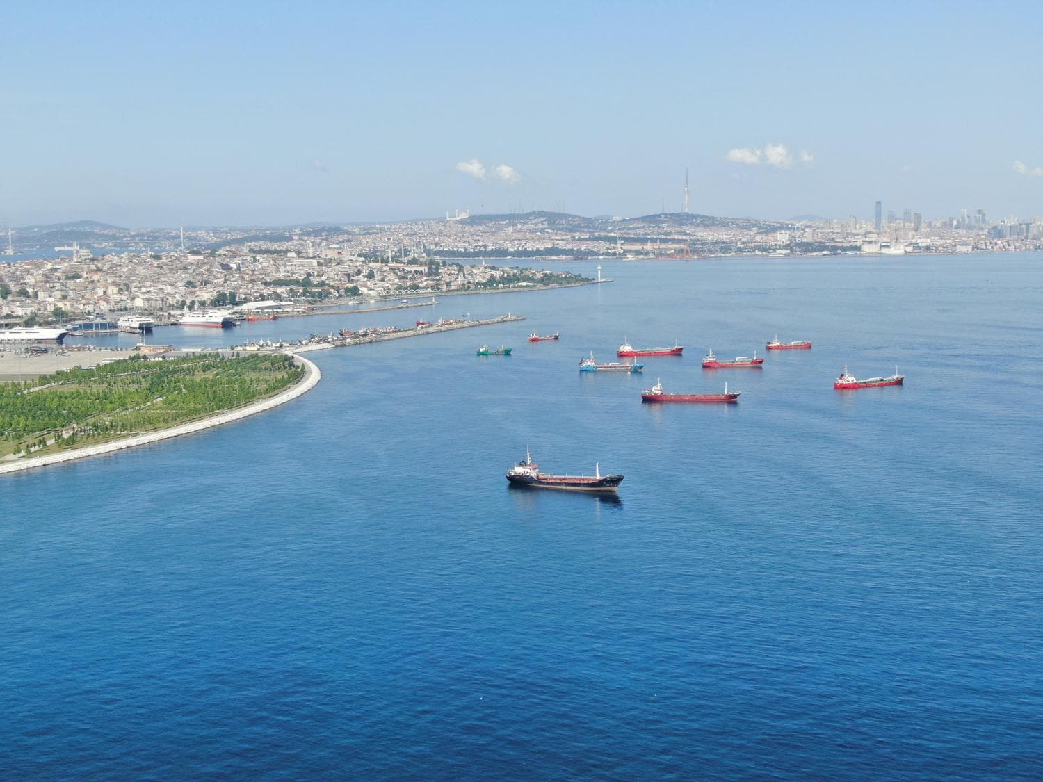 �stanbul a��klar�ndaki sahipsiz 7 gemi sat��a ��kar�ld�