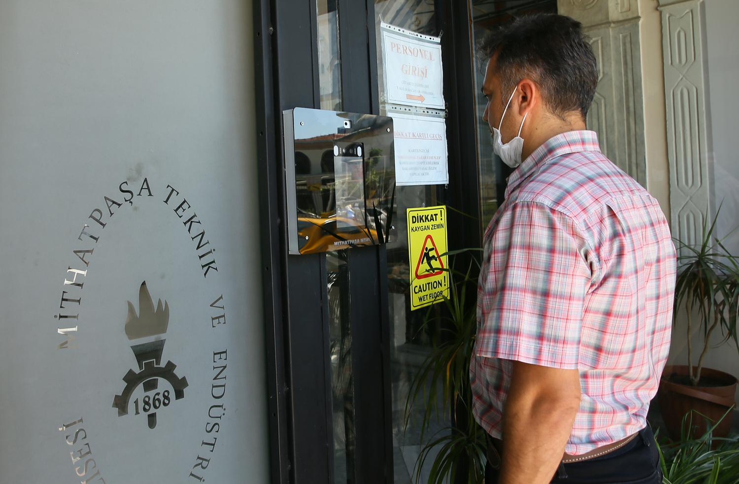Meslek Lisesi ��retmenlerinden 'ate� �l�erli y�z tan�ma' cihaz�