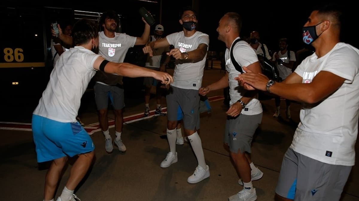 Trabzonsporlu futbolculardan havaalan pistinde kolbast ov!