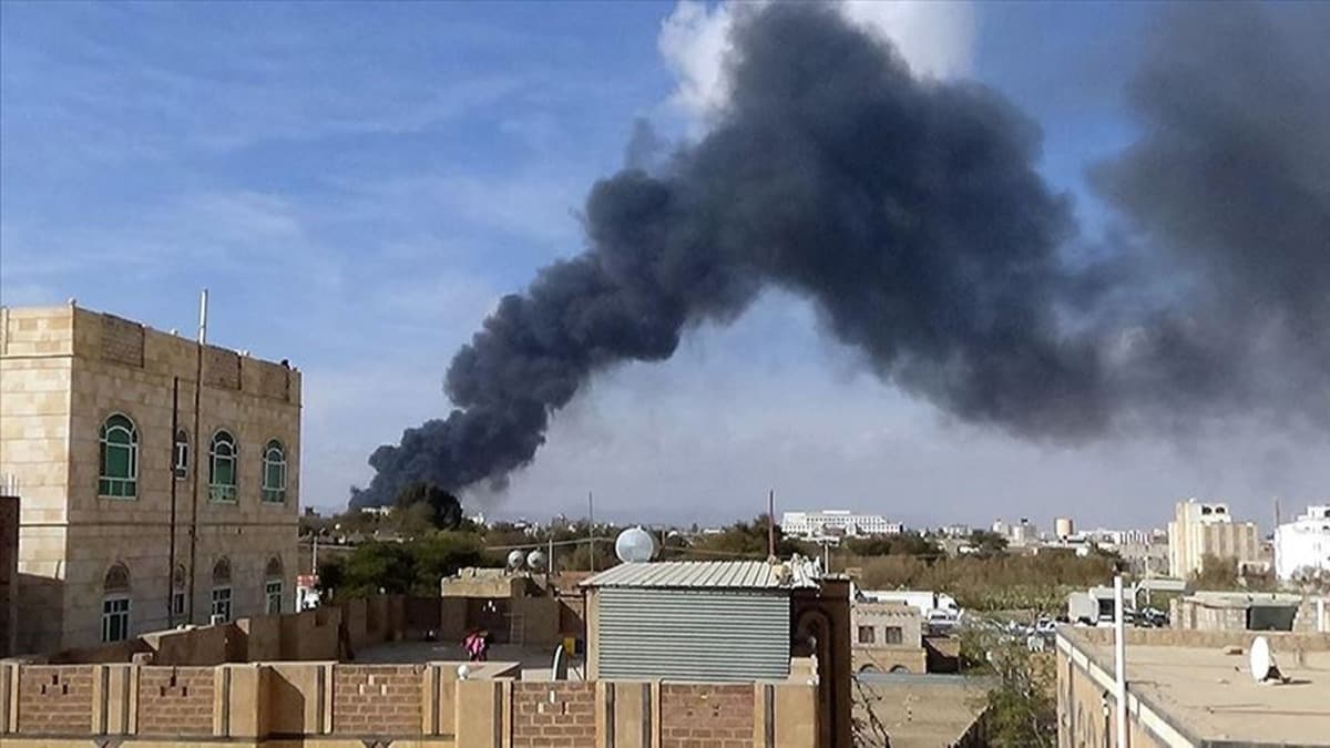 Yemen'de koalisyon gleri Husilere ait silah depolarn vurdu
