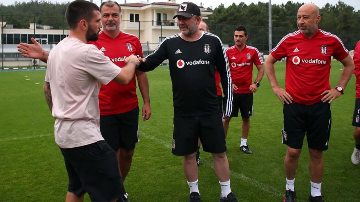 Son dakika! Beikta'ta Rebocho ile yollar ayrld