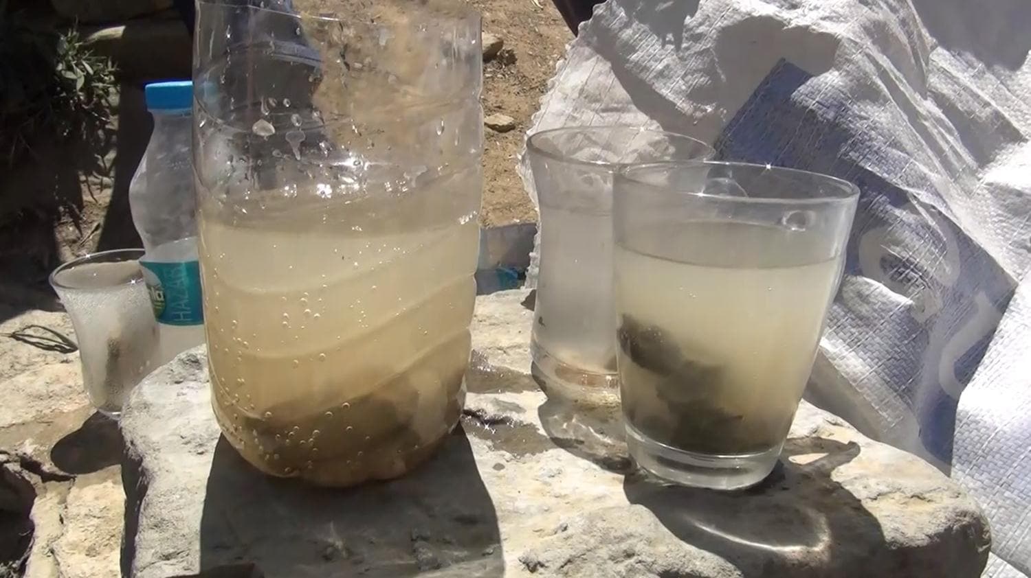 �nan�lmaz olay! �ak�l b�y�kl���ndeki ta�lar 2 dakikada eridi