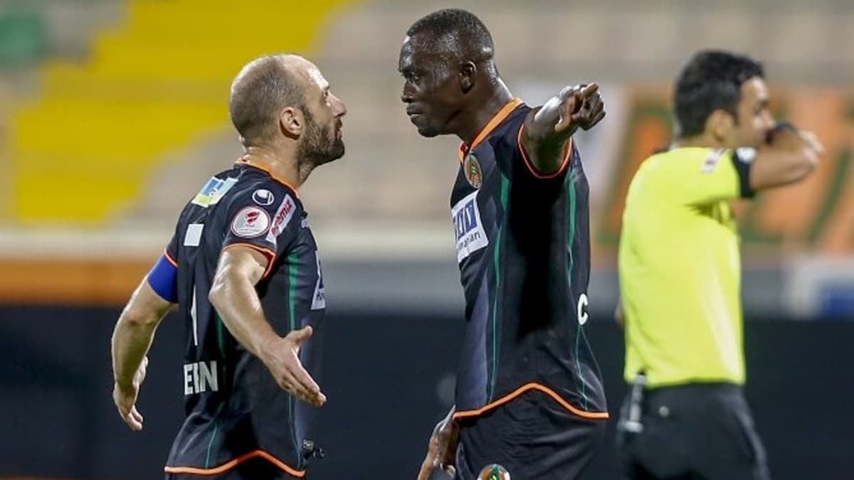 Efecan Karaca: 'Saha i�inde olan, sahan�n i�inde kal�r