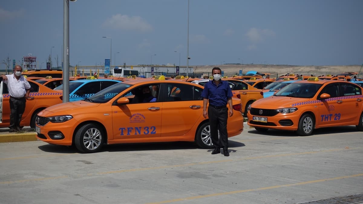 stanbul Havaliman taksicilerinden BB'nin 5 bin yeni taksi projesine tepki: Belediyenin ii taksicilik yapmak deil