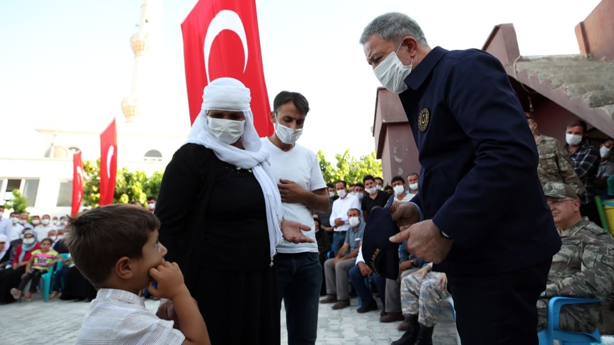 Bakan Akar ve TSK komuta kademesinden taziye ziyareti 