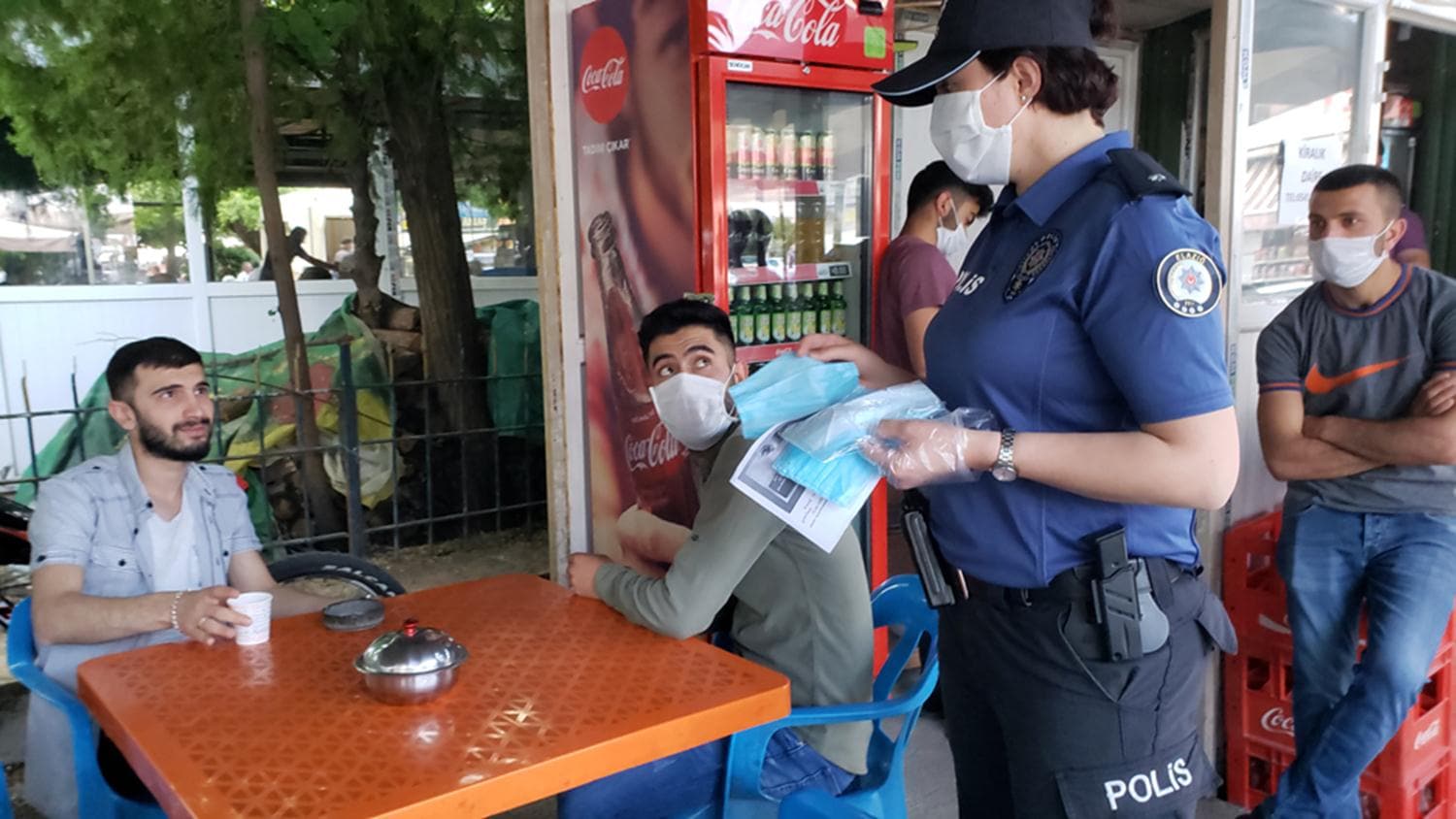 Karasu'da maskesiz soka�a ��kanlara ceza