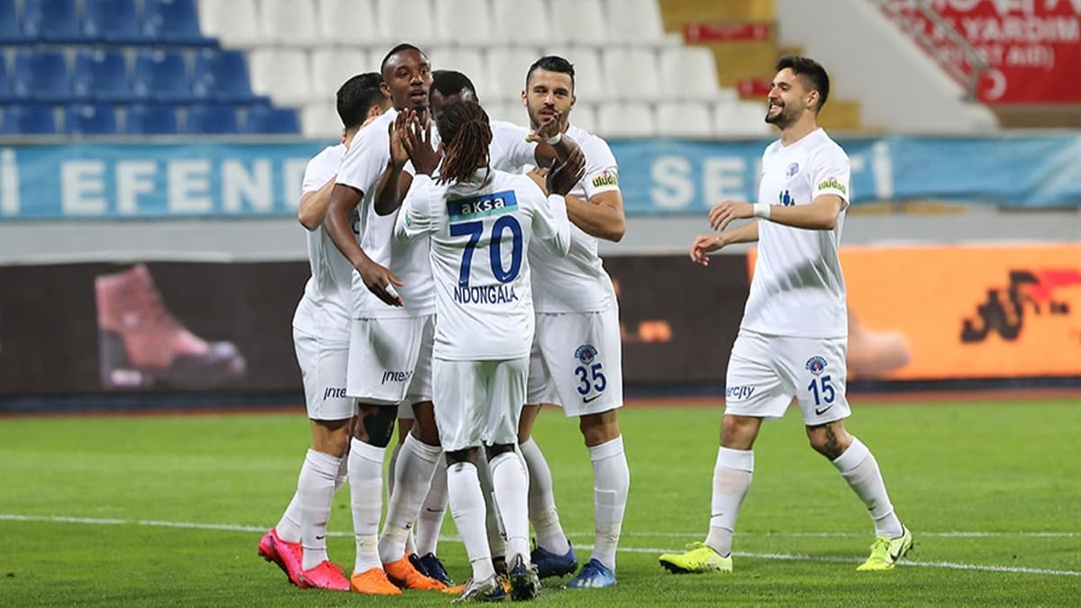 te Kasmpaa'nn Fenerbahe mandaki muhtemel 11'i