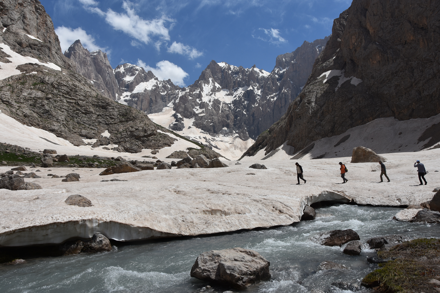 20 bin y�ll�k buzullar var! Ter�rden temizlendi, turizme kazand�r�lacak