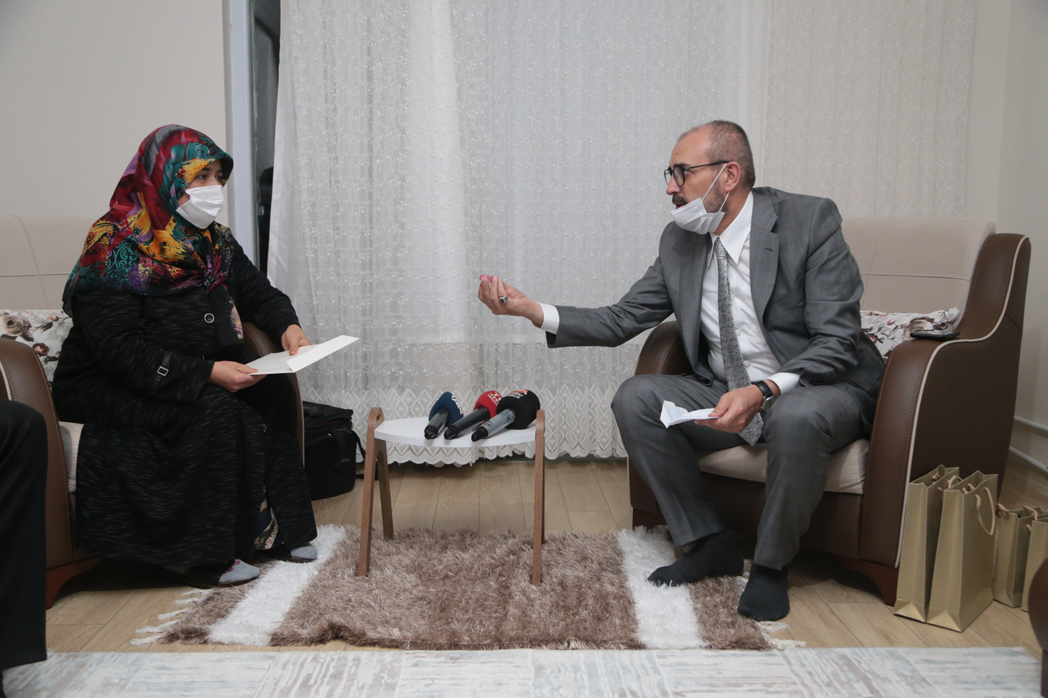 Milli Dayan��ma Kampanyas�'na ba���lam��t�! Cumhurba�kan� Erdo�an, hediye etti