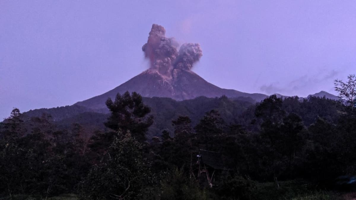 Endonezya'da Merapi Yanarda'nda patlama 