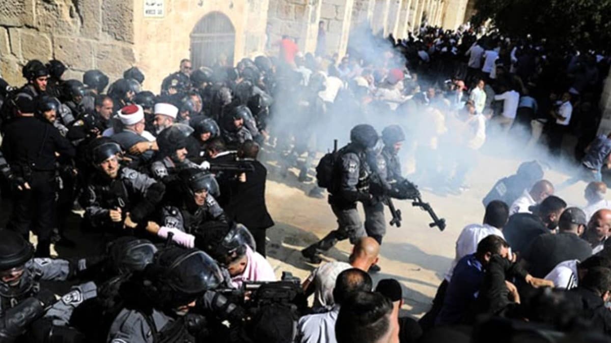 srail polisi, Mescid-i Aksa'da 5'i kadn 6 Filistinliyi gzaltna ald