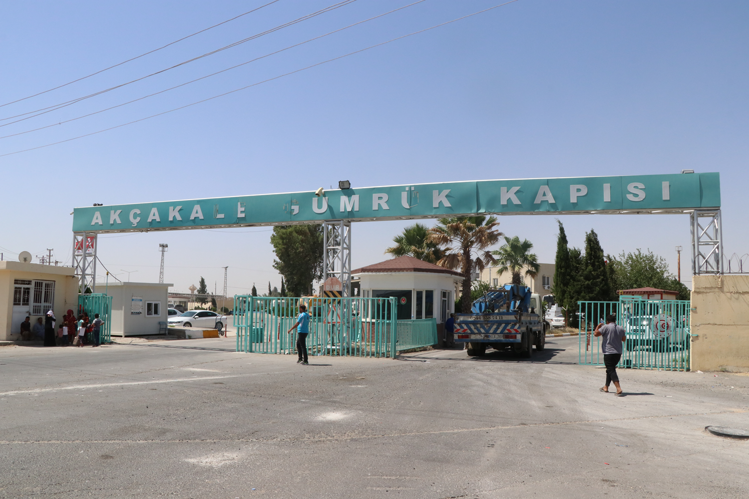 Ter�ristlerden kurtulan Suriyeli �ift�iler �r�nlerini de�erinde satabilecek