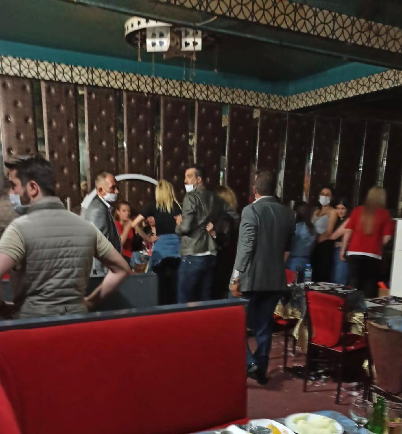 Yenimahalle'de e�lence merkezine bask�n