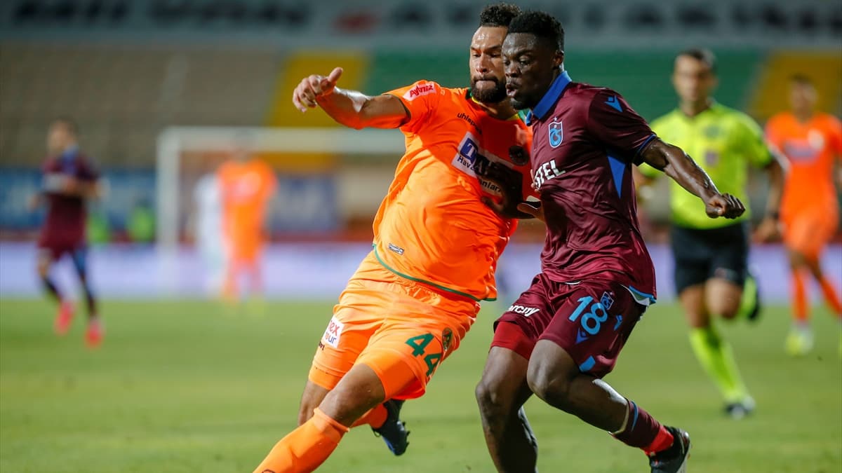 Trabzonspor �ampiyonluk yolunda son dakikada y�k�ld�!