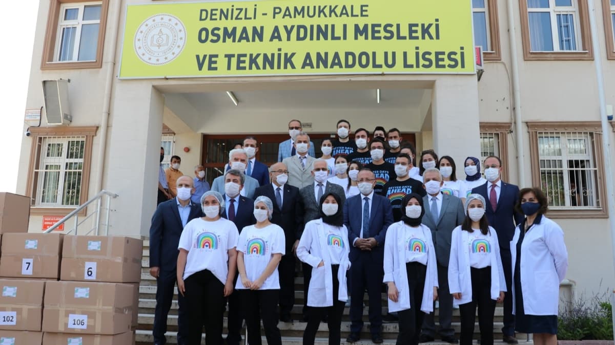Denizli'de meslek lisesi rencilerinin diktii maskeler ihra edildi 