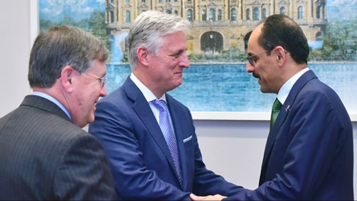 Cumhurbakanl Szcs Kaln, Robert C. O'Brien ile grt 