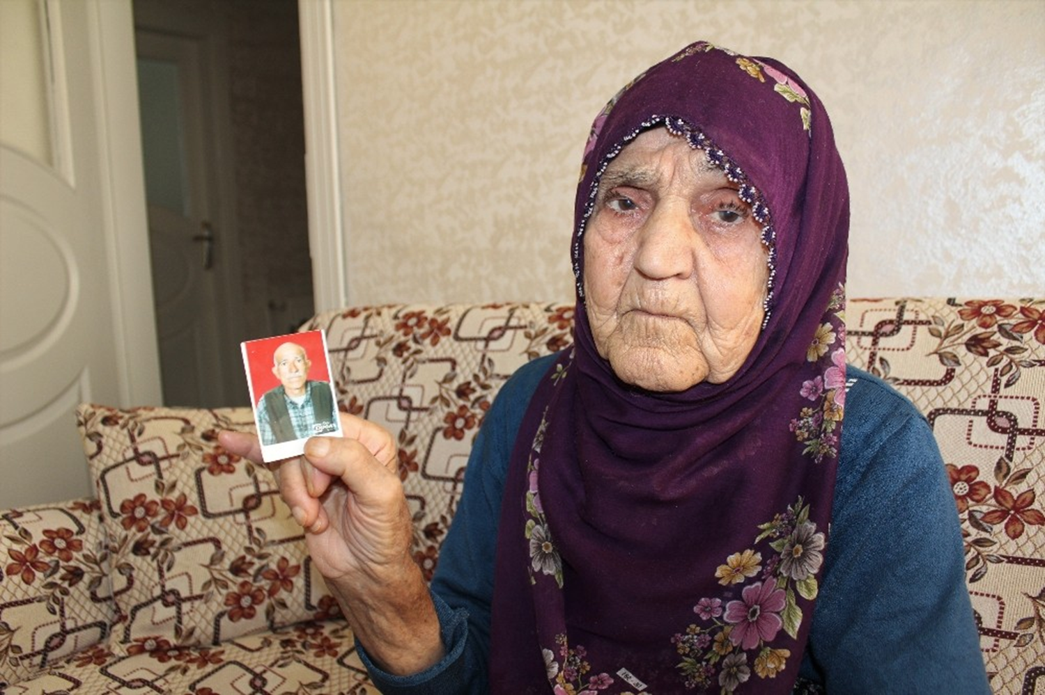 G�ll� nine 4 y�l �nce kaybolan 67 y�ll�k hayat arkada��n� bekliyor