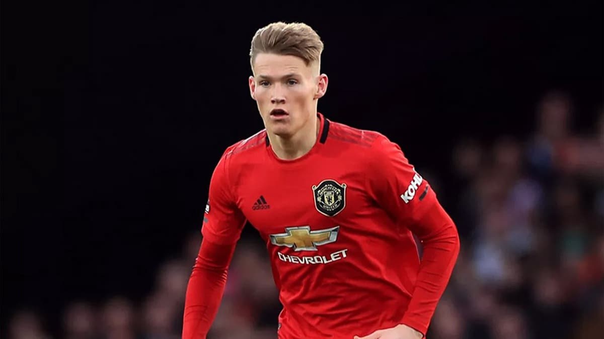 McTominay, Manchester United ile szleme imzalad