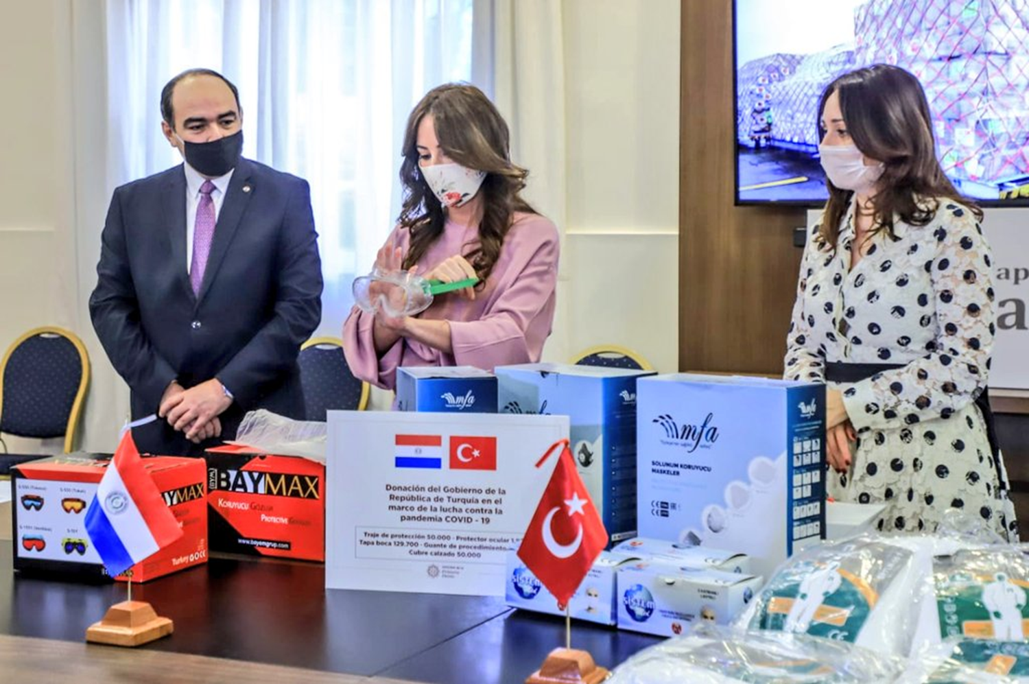 T�rkiye'nin Kovid-19'la m�cadele i�in g�nderdi�i yard�mlar Paraguay'a ula�t�